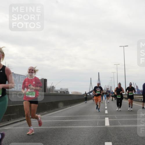 03.10.2025 - Köhlbrandbrückenlauf Matties Gatica Varas http://msf.ph/oto/9192833 03.10.2025 16:12:04 Position 3 8394, 8918 meine-sportfotos.de