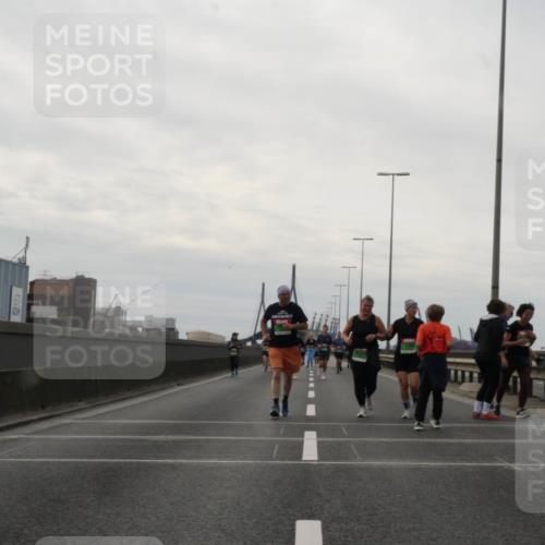 03.10.2025 - Köhlbrandbrückenlauf Matties Gatica Varas http://msf.ph/oto/9192835 03.10.2025 16:12:05 Position 3  meine-sportfotos.de