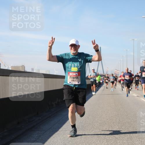 03.10.2025 - Köhlbrandbrückenlauf Yannick Fuchs http://msf.ph/oto/9192839 03.10.2025 11:54:24 Position 3 202, 5, 4463 meine-sportfotos.de