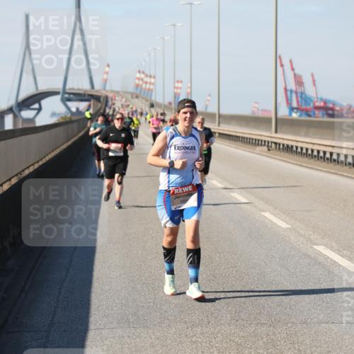 03.10.2025 - Köhlbrandbrückenlauf Yannick Fuchs http://msf.ph/oto/9192841 03.10.2025 12:14:57 Position 3 5990 meine-sportfotos.de