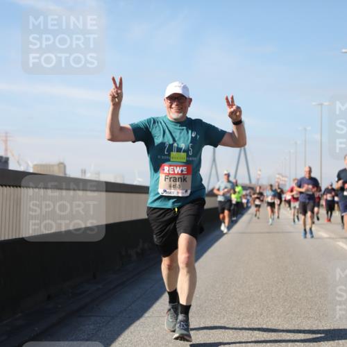 03.10.2025 - Köhlbrandbrückenlauf Yannick Fuchs http://msf.ph/oto/9192842 03.10.2025 11:54:24 Position 3 2025, 4463 meine-sportfotos.de