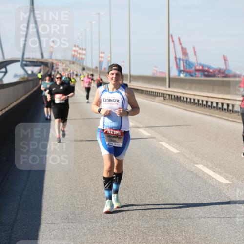 03.10.2025 - Köhlbrandbrückenlauf Yannick Fuchs http://msf.ph/oto/9192846 03.10.2025 12:14:58 Position 3 5990 meine-sportfotos.de