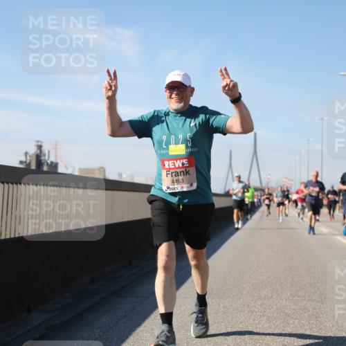 03.10.2025 - Köhlbrandbrückenlauf Yannick Fuchs http://msf.ph/oto/9192848 03.10.2025 11:54:25 Position 3 2025, 4463 meine-sportfotos.de