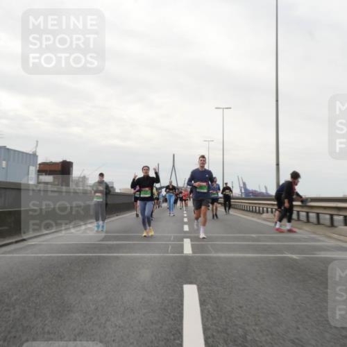 03.10.2025 - Köhlbrandbrückenlauf Matties Gatica Varas http://msf.ph/oto/9192850 03.10.2025 16:12:14 Position 3  meine-sportfotos.de