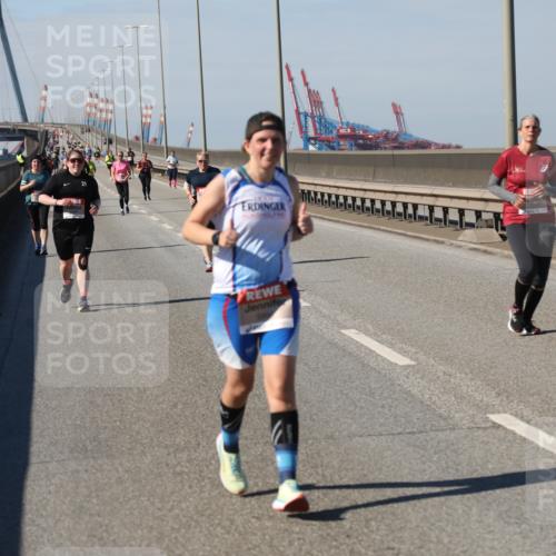 03.10.2025 - Köhlbrandbrückenlauf Yannick Fuchs http://msf.ph/oto/9192853 03.10.2025 12:14:59 Position 3  meine-sportfotos.de