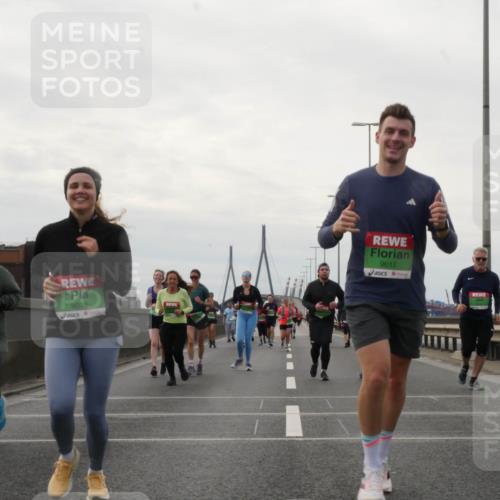 03.10.2025 - Köhlbrandbrückenlauf Matties Gatica Varas http://msf.ph/oto/9192862 03.10.2025 16:12:16 Position 3 8183, 9016, 9017 meine-sportfotos.de