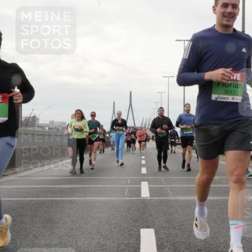 03.10.2025 - Köhlbrandbrückenlauf Matties Gatica Varas http://msf.ph/oto/9192863 03.10.2025 16:12:17 Position 3 9016, 9017 meine-sportfotos.de