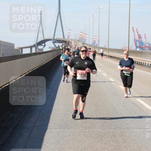 03.10.2025 - Köhlbrandbrückenlauf Yannick Fuchs http://msf.ph/oto/9192865 03.10.2025 12:15:03 Position 3 25, 5487 meine-sportfotos.de