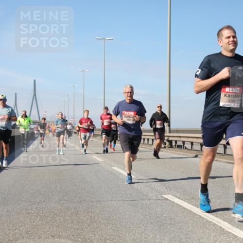 03.10.2025 - Köhlbrandbrückenlauf Yannick Fuchs http://msf.ph/oto/9192868 03.10.2025 11:54:28 Position 3 4513, 6366 meine-sportfotos.de