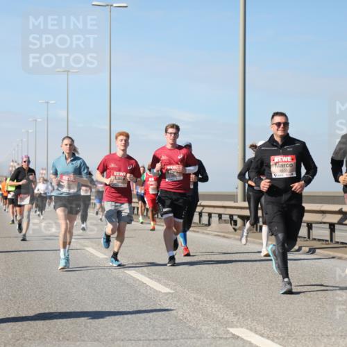 03.10.2025 - Köhlbrandbrückenlauf Yannick Fuchs http://msf.ph/oto/9192894 03.10.2025 11:54:31 Position 3 4533, 85, 5910, 4202 meine-sportfotos.de