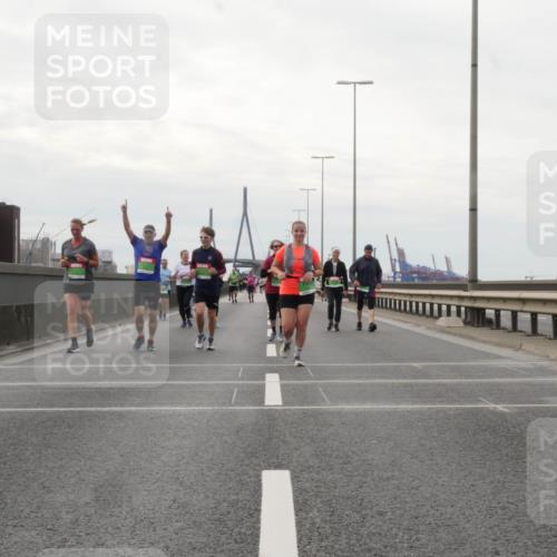 03.10.2025 - Köhlbrandbrückenlauf Matties Gatica Varas http://msf.ph/oto/9192896 03.10.2025 16:12:24 Position 3  meine-sportfotos.de