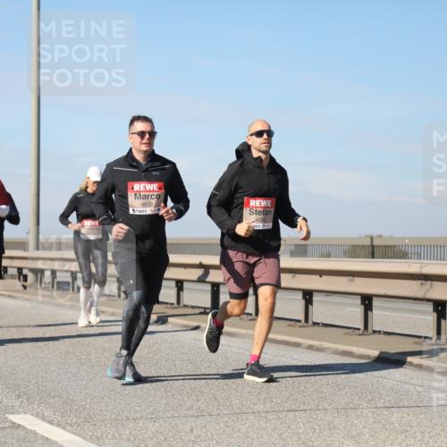 03.10.2025 - Köhlbrandbrückenlauf Yannick Fuchs http://msf.ph/oto/9192900 03.10.2025 11:54:31 Position 3 86, 4533, 4202 meine-sportfotos.de