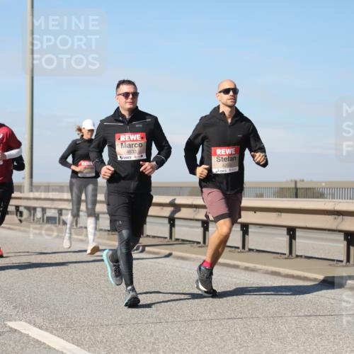 03.10.2025 - Köhlbrandbrückenlauf Yannick Fuchs http://msf.ph/oto/9192902 03.10.2025 11:54:31 Position 3 4533, 4202 meine-sportfotos.de
