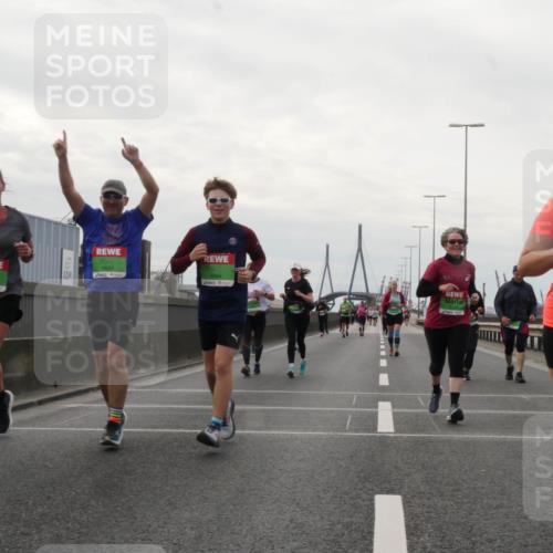 03.10.2025 - Köhlbrandbrückenlauf Matties Gatica Varas http://msf.ph/oto/9192911 03.10.2025 16:12:28 Position 3 9693, 83 meine-sportfotos.de