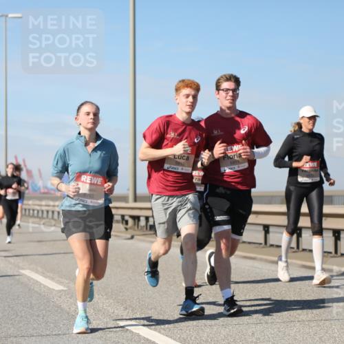 03.10.2025 - Köhlbrandbrückenlauf Yannick Fuchs http://msf.ph/oto/9192920 03.10.2025 11:54:33 Position 3 6763, 5910, 5911 meine-sportfotos.de