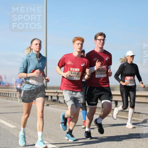 03.10.2025 - Köhlbrandbrückenlauf Yannick Fuchs http://msf.ph/oto/9192923 03.10.2025 11:54:33 Position 3 6763, 5910, 5911 meine-sportfotos.de