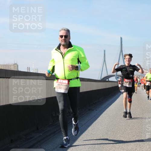 03.10.2025 - Köhlbrandbrückenlauf Yannick Fuchs http://msf.ph/oto/9192936 03.10.2025 11:54:34 Position 3 6012, 4446 meine-sportfotos.de