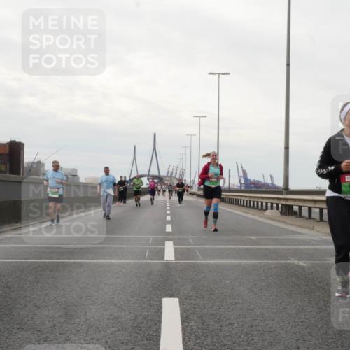 03.10.2025 - Köhlbrandbrückenlauf Matties Gatica Varas http://msf.ph/oto/9192937 03.10.2025 16:12:32 Position 3 820 meine-sportfotos.de