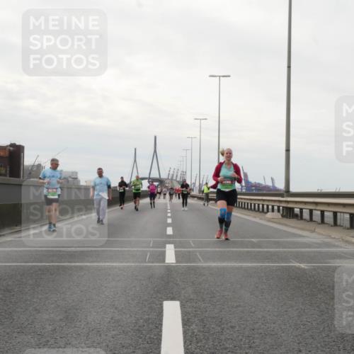 03.10.2025 - Köhlbrandbrückenlauf Matties Gatica Varas http://msf.ph/oto/9192942 03.10.2025 16:12:33 Position 3  meine-sportfotos.de
