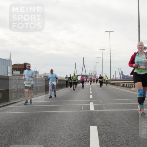 03.10.2025 - Köhlbrandbrückenlauf Matties Gatica Varas http://msf.ph/oto/9192948 03.10.2025 16:12:35 Position 3 8837 meine-sportfotos.de