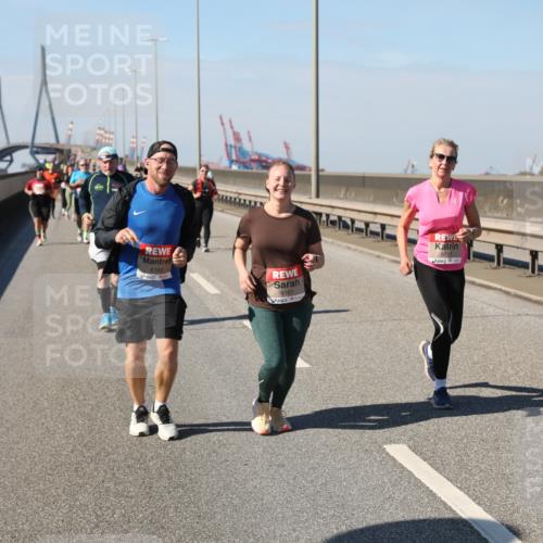 03.10.2025 - Köhlbrandbrückenlauf Yannick Fuchs http://msf.ph/oto/9192950 03.10.2025 12:15:21 Position 3 6160, 6161, 6711 meine-sportfotos.de