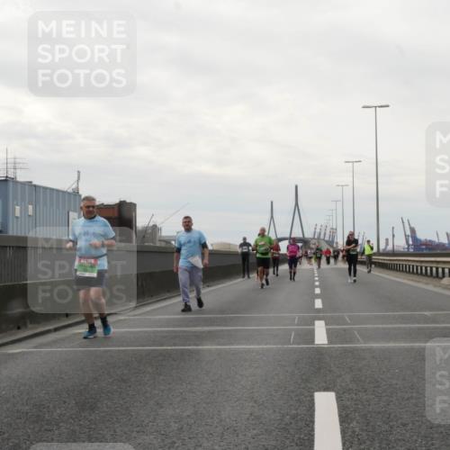 03.10.2025 - Köhlbrandbrückenlauf Matties Gatica Varas http://msf.ph/oto/9192952 03.10.2025 16:12:36 Position 3  meine-sportfotos.de