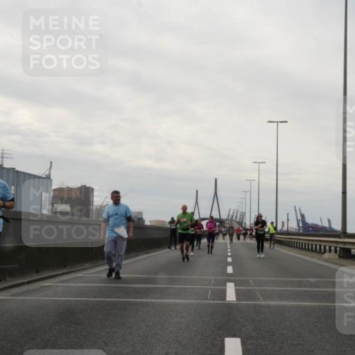 03.10.2025 - Köhlbrandbrückenlauf Matties Gatica Varas http://msf.ph/oto/9192959 03.10.2025 16:12:38 Position 3  meine-sportfotos.de