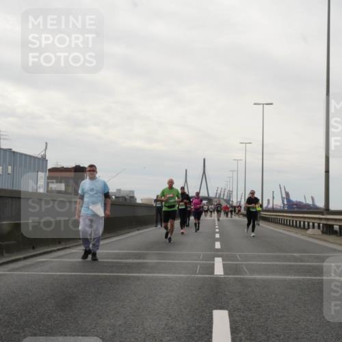 03.10.2025 - Köhlbrandbrückenlauf Matties Gatica Varas http://msf.ph/oto/9192963 03.10.2025 16:12:39 Position 3  meine-sportfotos.de
