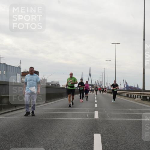 03.10.2025 - Köhlbrandbrückenlauf Matties Gatica Varas http://msf.ph/oto/9192968 03.10.2025 16:12:40 Position 3  meine-sportfotos.de