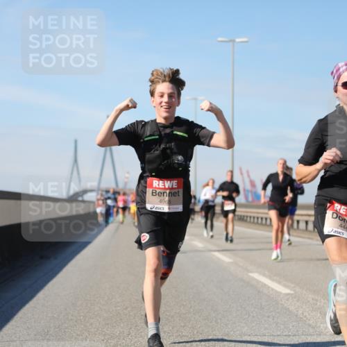 03.10.2025 - Köhlbrandbrückenlauf Yannick Fuchs http://msf.ph/oto/9192973 03.10.2025 11:54:36 Position 3 4965, 4446 meine-sportfotos.de