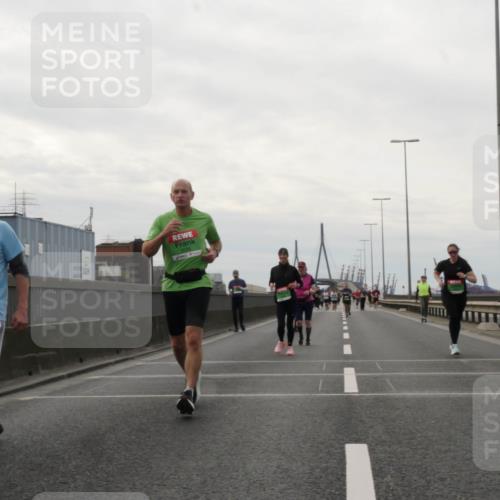 03.10.2025 - Köhlbrandbrückenlauf Matties Gatica Varas http://msf.ph/oto/9192979 03.10.2025 16:12:42 Position 3  meine-sportfotos.de