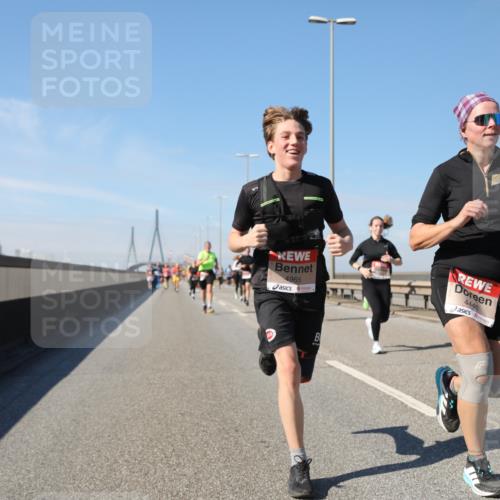 03.10.2025 - Köhlbrandbrückenlauf Yannick Fuchs http://msf.ph/oto/9192987 03.10.2025 11:54:37 Position 3 4965, 4446 meine-sportfotos.de