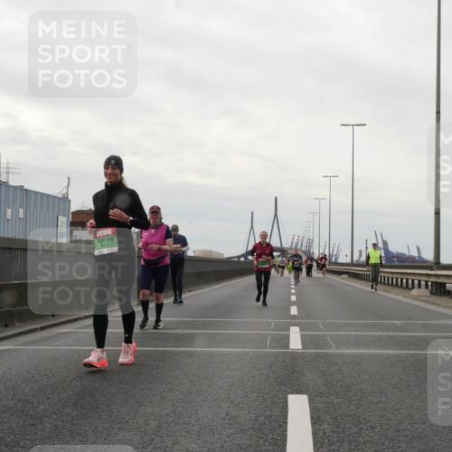 03.10.2025 - Köhlbrandbrückenlauf Matties Gatica Varas http://msf.ph/oto/9192993 03.10.2025 16:12:45 Position 3  meine-sportfotos.de