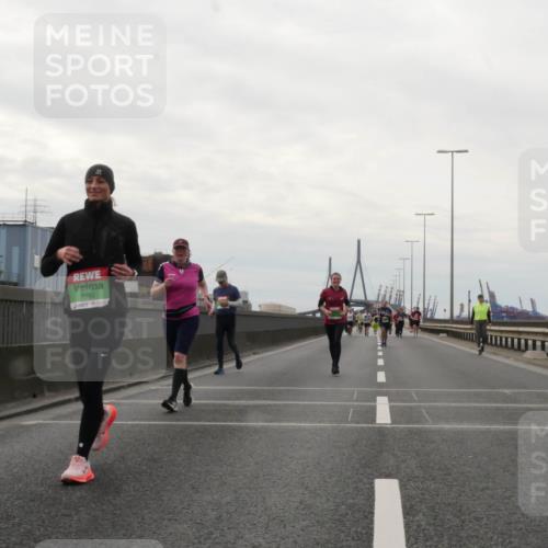 03.10.2025 - Köhlbrandbrückenlauf Matties Gatica Varas http://msf.ph/oto/9192995 03.10.2025 16:12:46 Position 3 9393 meine-sportfotos.de