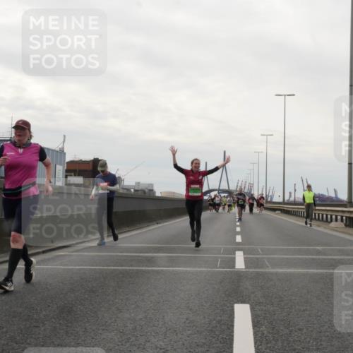 03.10.2025 - Köhlbrandbrückenlauf Matties Gatica Varas http://msf.ph/oto/9193002 03.10.2025 16:12:47 Position 3  meine-sportfotos.de