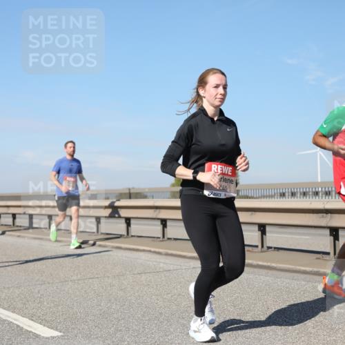03.10.2025 - Köhlbrandbrückenlauf Yannick Fuchs http://msf.ph/oto/9193003 03.10.2025 11:54:38 Position 3 55, 86, 5034 meine-sportfotos.de