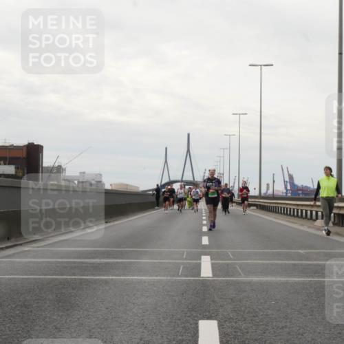 03.10.2025 - Köhlbrandbrückenlauf Matties Gatica Varas http://msf.ph/oto/9193015 03.10.2025 16:12:52 Position 3  meine-sportfotos.de