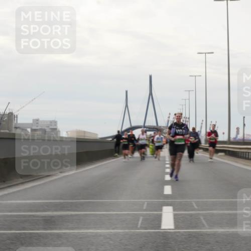 03.10.2025 - Köhlbrandbrückenlauf Matties Gatica Varas http://msf.ph/oto/9193017 03.10.2025 16:12:52 Position 3  meine-sportfotos.de