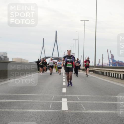 03.10.2025 - Köhlbrandbrückenlauf Matties Gatica Varas http://msf.ph/oto/9193020 03.10.2025 16:12:53 Position 3  meine-sportfotos.de