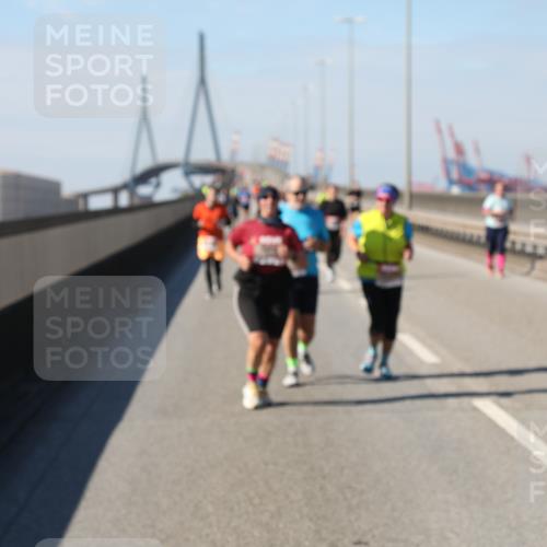03.10.2025 - Köhlbrandbrückenlauf Yannick Fuchs http://msf.ph/oto/9193038 03.10.2025 12:15:28 Position 3 6 meine-sportfotos.de