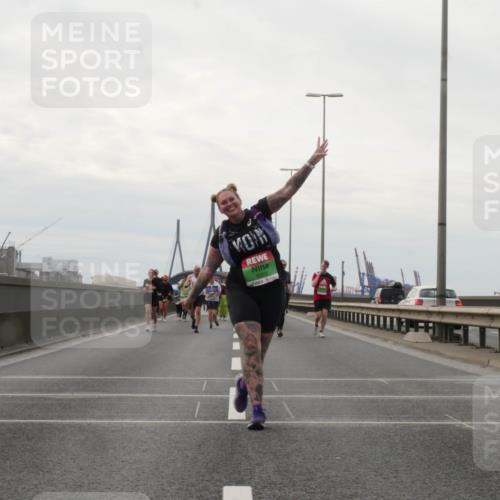 03.10.2025 - Köhlbrandbrückenlauf Matties Gatica Varas http://msf.ph/oto/9193039 03.10.2025 16:12:57 Position 3 8053 meine-sportfotos.de