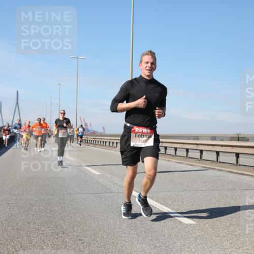 03.10.2025 - Köhlbrandbrückenlauf Yannick Fuchs http://msf.ph/oto/9193052 03.10.2025 11:54:42 Position 3 5640, 6496 meine-sportfotos.de