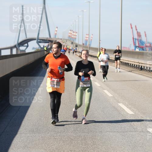 03.10.2025 - Köhlbrandbrückenlauf Yannick Fuchs http://msf.ph/oto/9193062 03.10.2025 12:15:33 Position 3 4944 meine-sportfotos.de