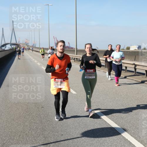 03.10.2025 - Köhlbrandbrückenlauf Yannick Fuchs http://msf.ph/oto/9193106 03.10.2025 12:15:37 Position 3 5086, 4944 meine-sportfotos.de