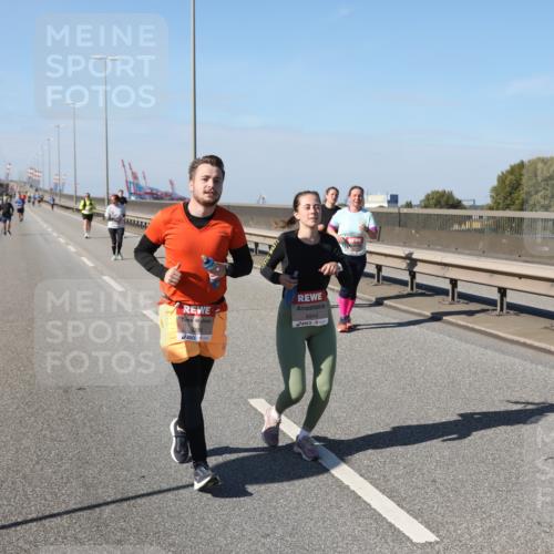 03.10.2025 - Köhlbrandbrückenlauf Yannick Fuchs http://msf.ph/oto/9193111 03.10.2025 12:15:37 Position 3 5086, 4944 meine-sportfotos.de