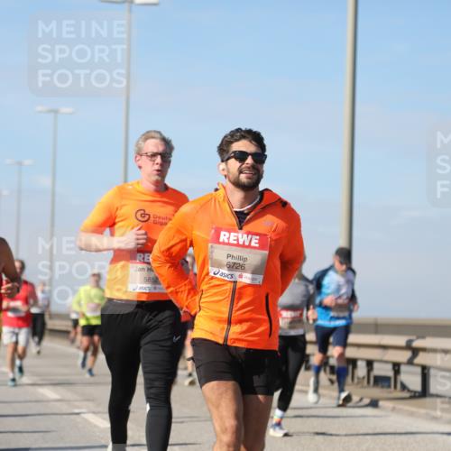 03.10.2025 - Köhlbrandbrückenlauf Yannick Fuchs http://msf.ph/oto/9193117 03.10.2025 11:54:47 Position 3 4426, 5852, 6726 meine-sportfotos.de
