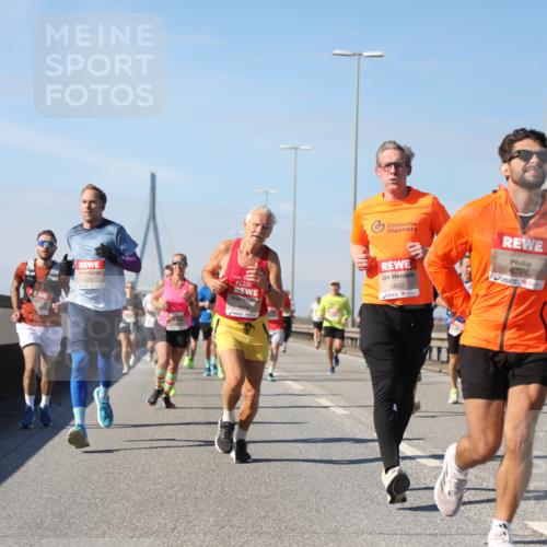 03.10.2025 - Köhlbrandbrückenlauf Yannick Fuchs http://msf.ph/oto/9193121 03.10.2025 11:54:47 Position 3 6028, 5852, 6726 meine-sportfotos.de