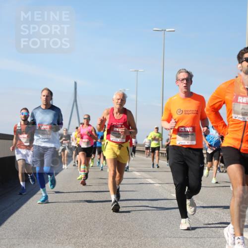 03.10.2025 - Köhlbrandbrückenlauf Yannick Fuchs http://msf.ph/oto/9193124 03.10.2025 11:54:48 Position 3 6726, 5852 meine-sportfotos.de