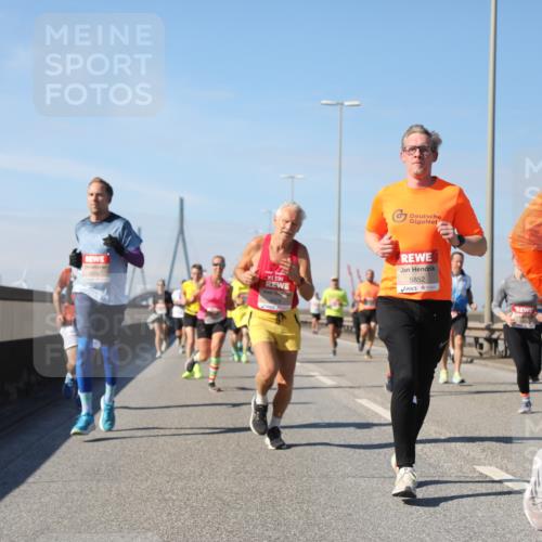 03.10.2025 - Köhlbrandbrückenlauf Yannick Fuchs http://msf.ph/oto/9193128 03.10.2025 11:54:48 Position 3 5852, 6726 meine-sportfotos.de