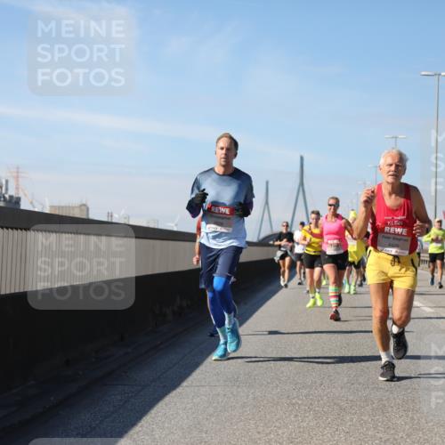 03.10.2025 - Köhlbrandbrückenlauf Yannick Fuchs http://msf.ph/oto/9193132 03.10.2025 11:54:48 Position 3 6028, 4426, 5852 meine-sportfotos.de
